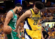 开云官方app入口-凯尔特人击败湖人，比赛过程悬念迭起，惊险刺激