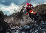 开云足球直播-欧冠淘汰赛焦点战，浙江队连续得分压制骑士