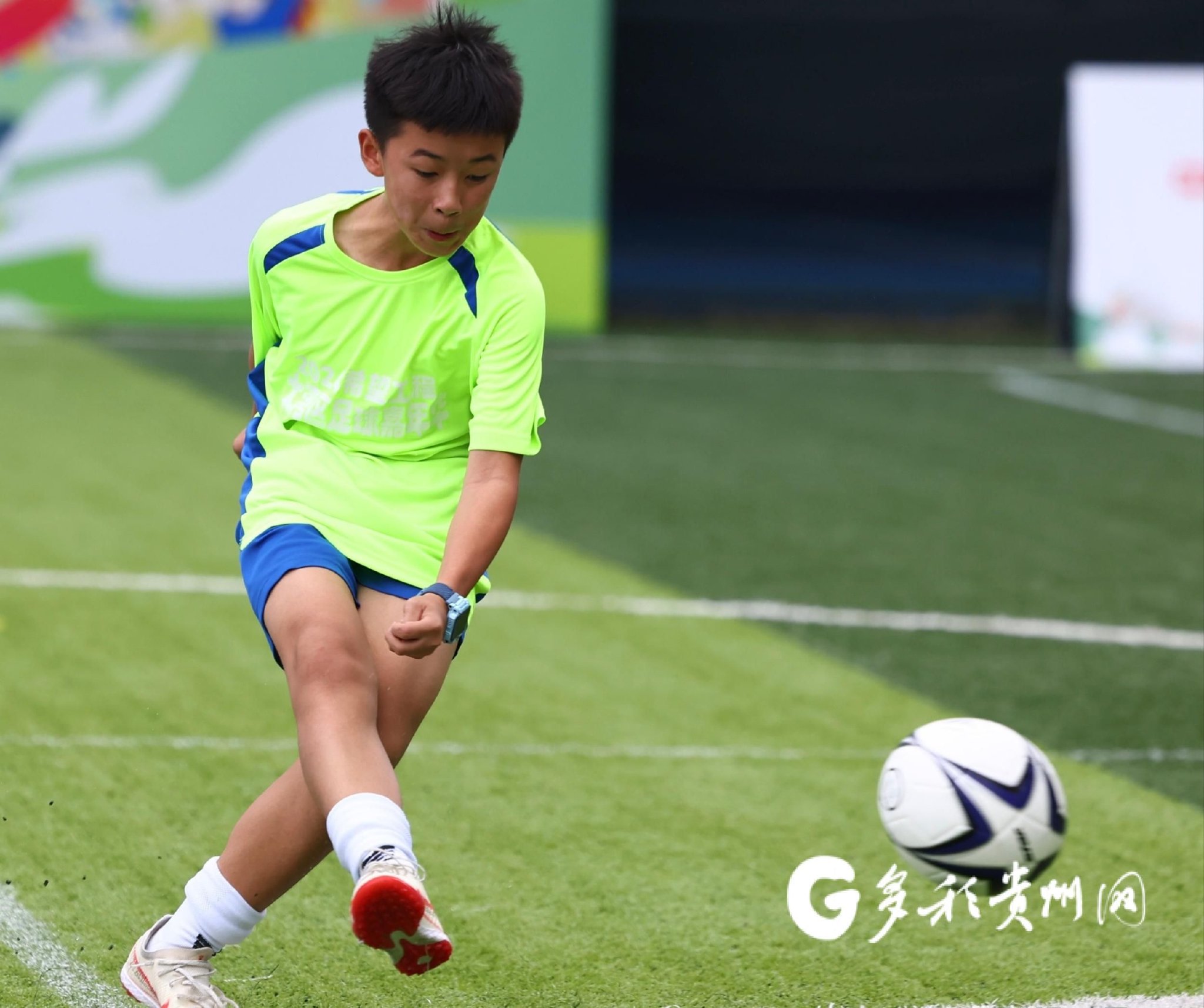 关于拼搏争霸：欧洲杯赛场上演精彩战斗的信息