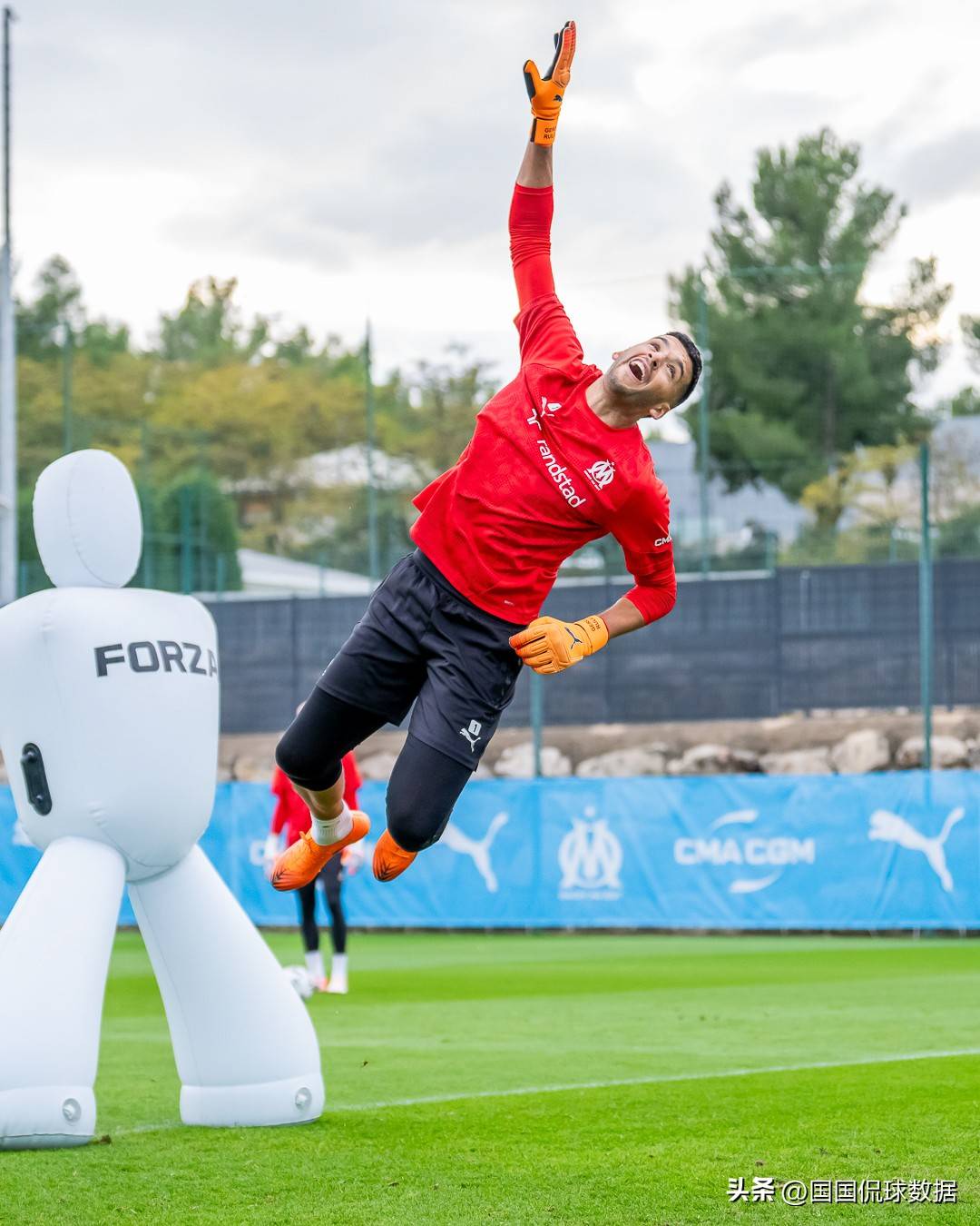 马赛法甲主场连续胜利，展现出色球风的简单介绍