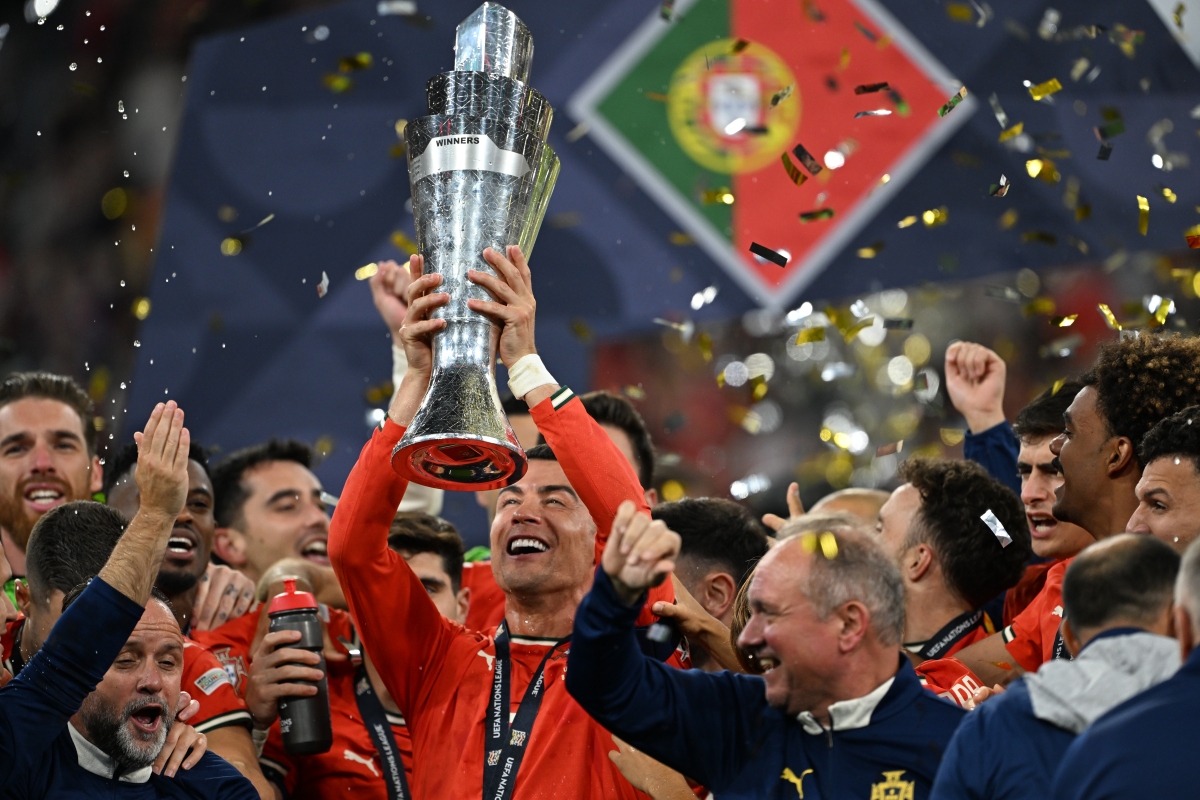 东亚球队在国际比赛中夺得胜利颂的简单介绍