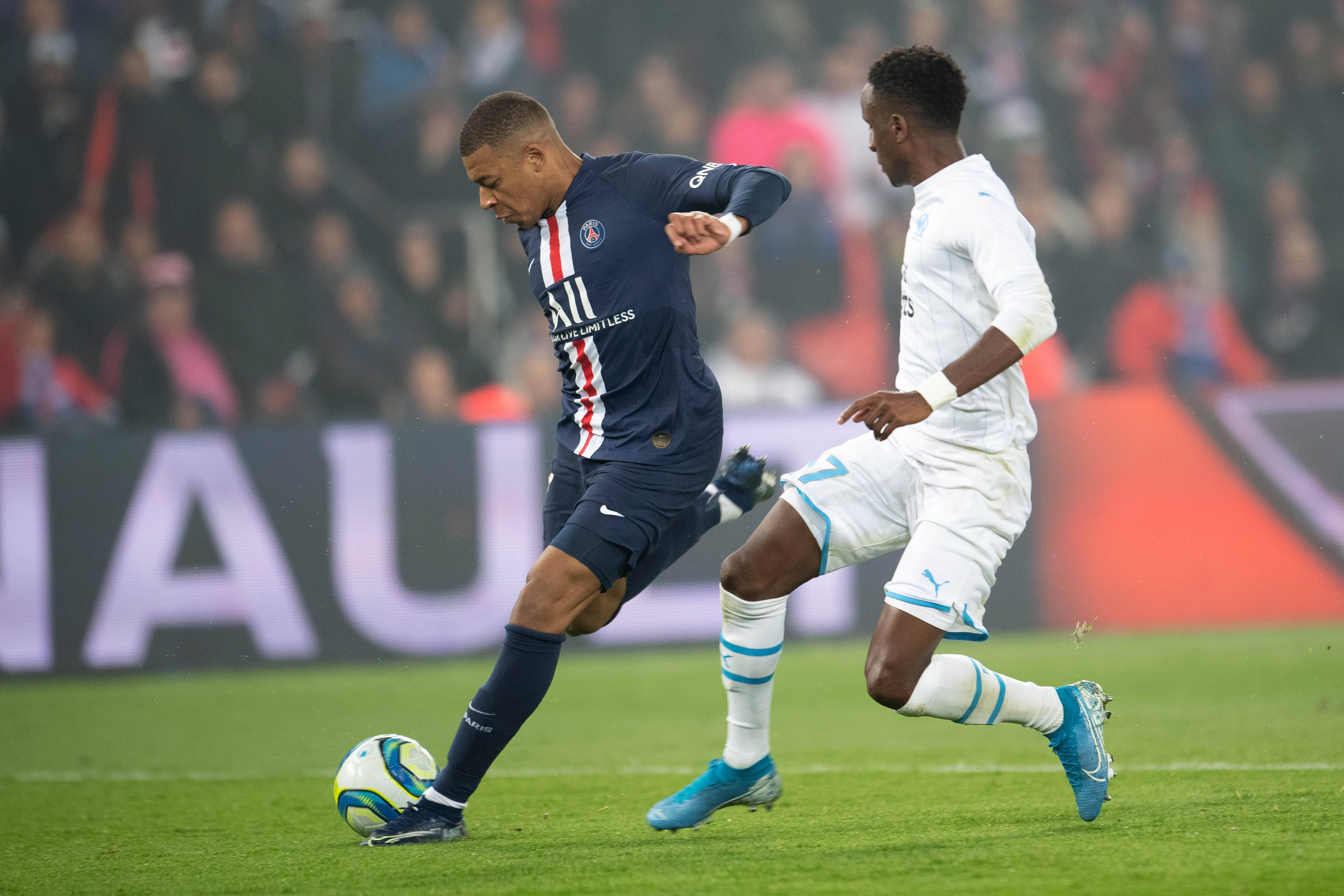 圣埃蒂安队在法甲联赛中全力以赴 圣埃蒂安队在法甲联赛中全力以赴