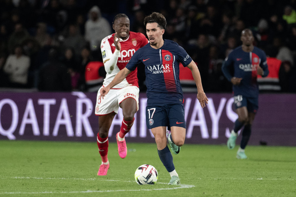 摩纳哥球员庆祝进球,展现团队凝聚力的简单介绍 摩纳哥球员庆祝进球,展现团队凝聚力的简单介绍