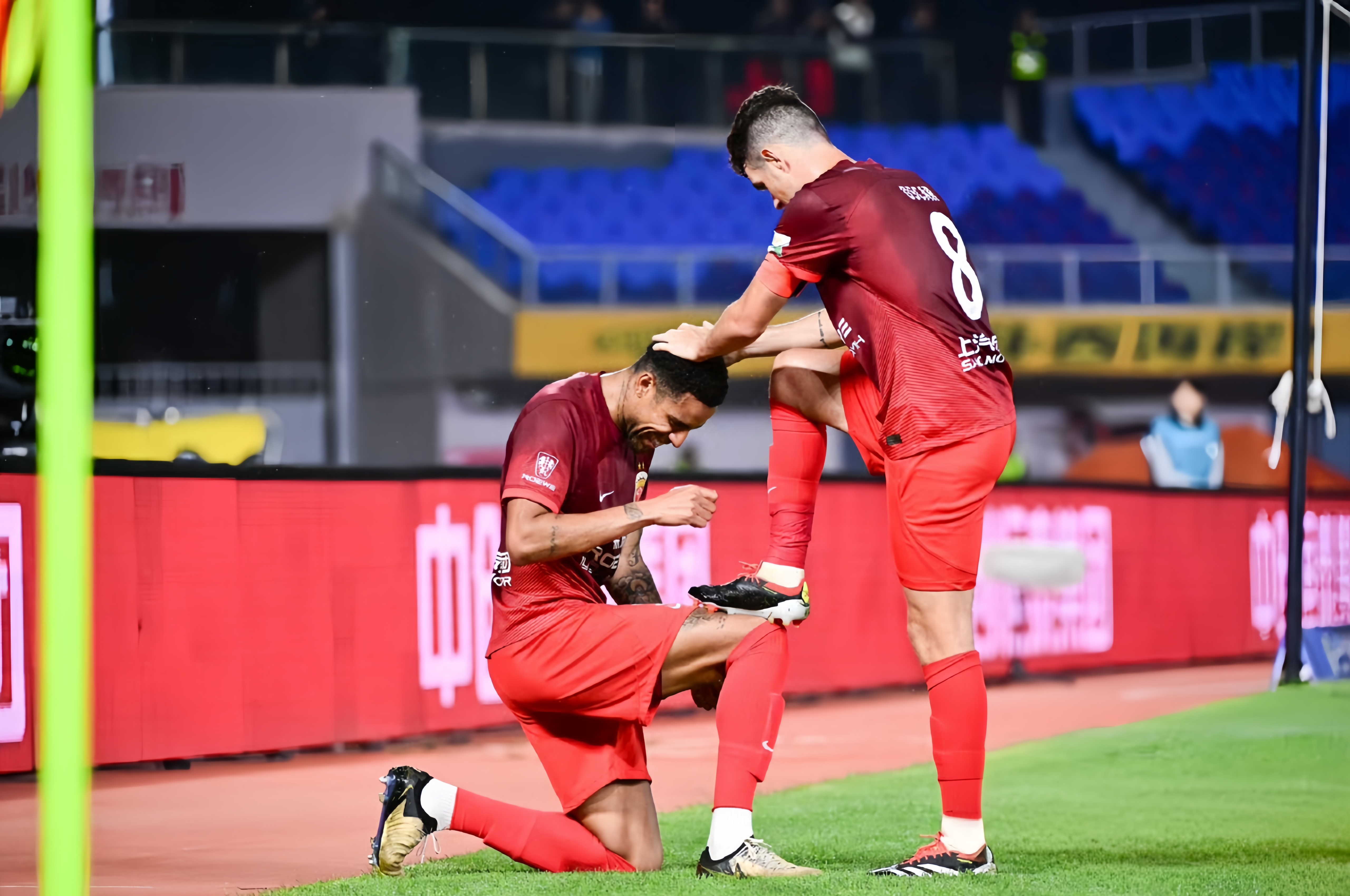 史图加特队员全力以赴，为胜利而战的简单介绍