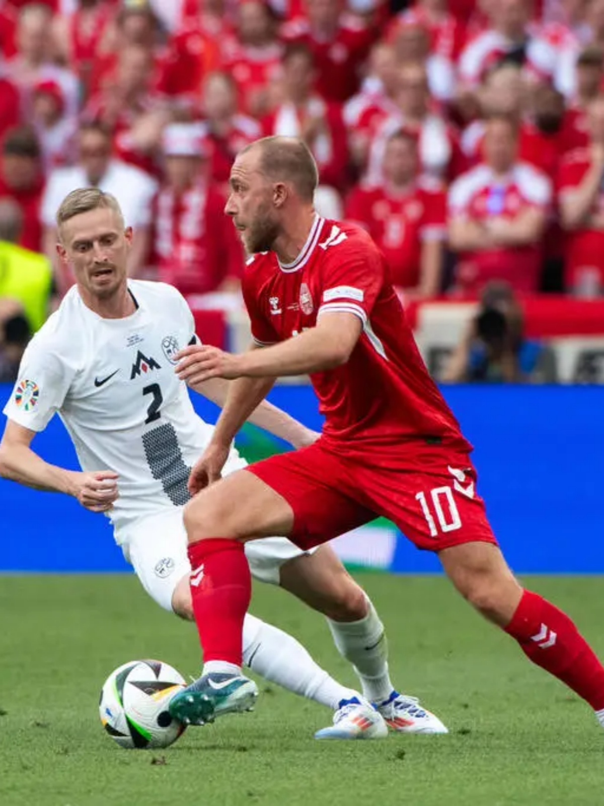 包含欧洲杯赛场依旧激烈,各国球队奋力拼搏不畏强敌的词条 包含欧洲杯赛场依旧激烈,各国球队奋力拼搏不畏强敌的词条