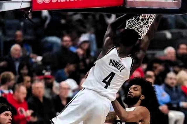 包含篮网遭遇四连败，季后赛前景渐显渺茫的词条