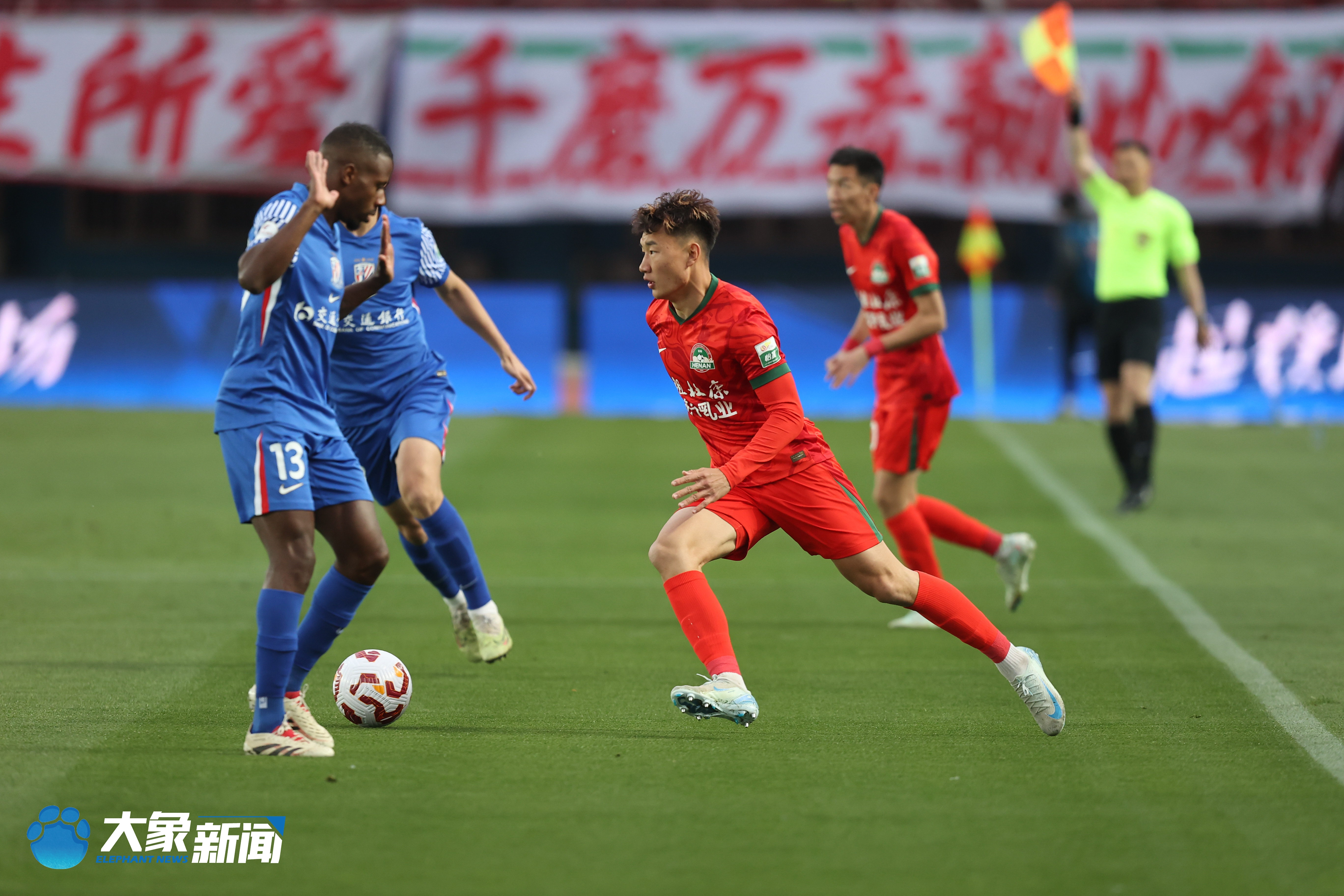 包含上海申花战胜河南嵩山龙门,保持稳健走势的词条 包含上海申花战胜河南嵩山龙门,保持稳健走势的词条