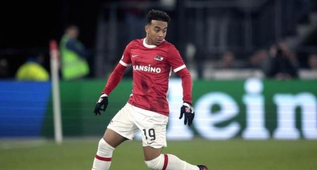 关于阿尔克马尔豪取连胜，荷甲冠军奖杯实力压倒的信息