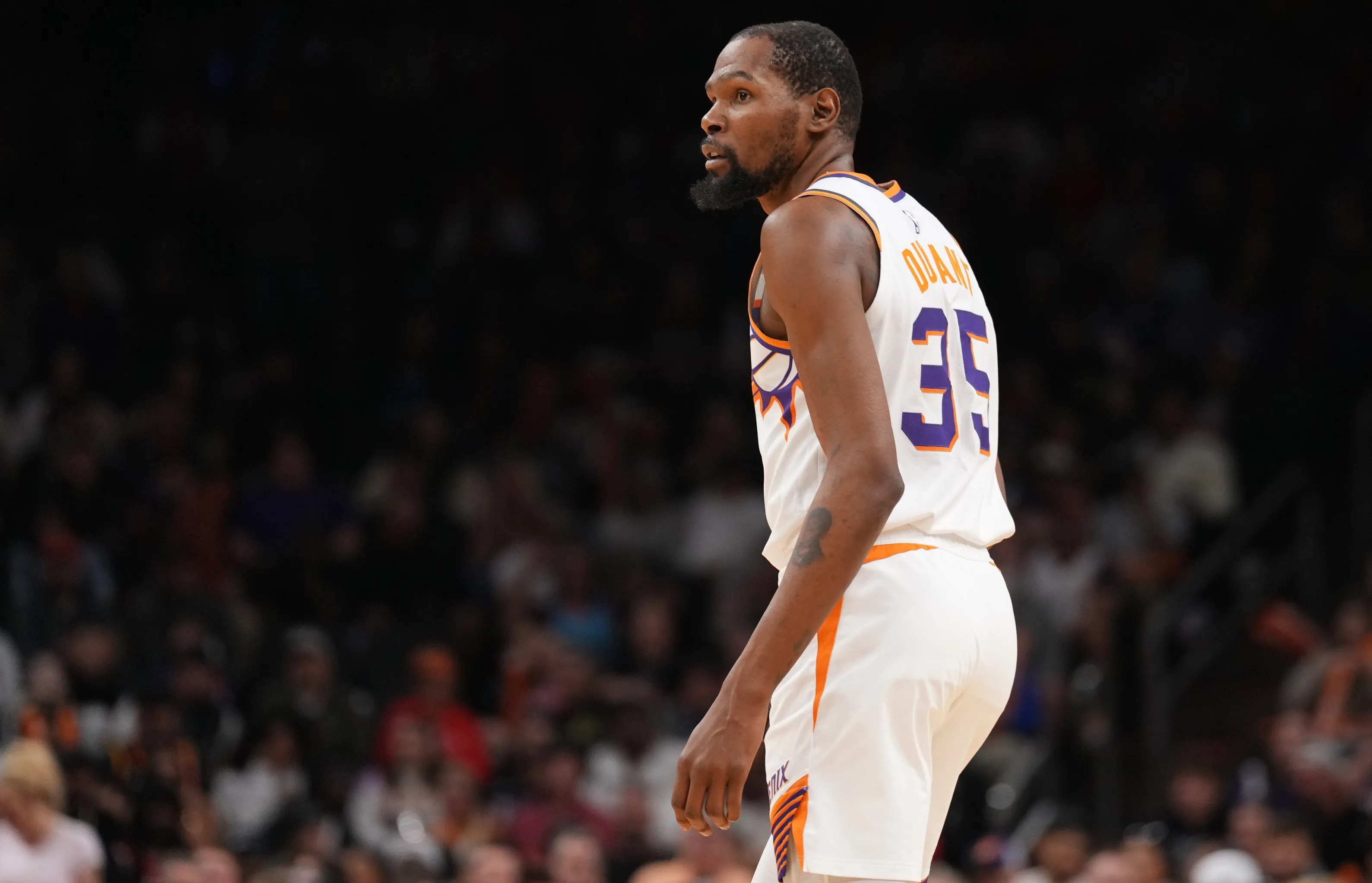 太阳队开始新赛季时,面对着严酷的赛程挑战 太阳队开始新赛季时,面对着严酷的赛程挑战