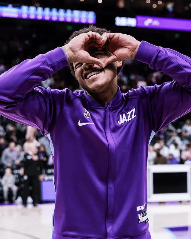 包含爵士爆冷凯尔特人B队，艾顿制霸全场的词条