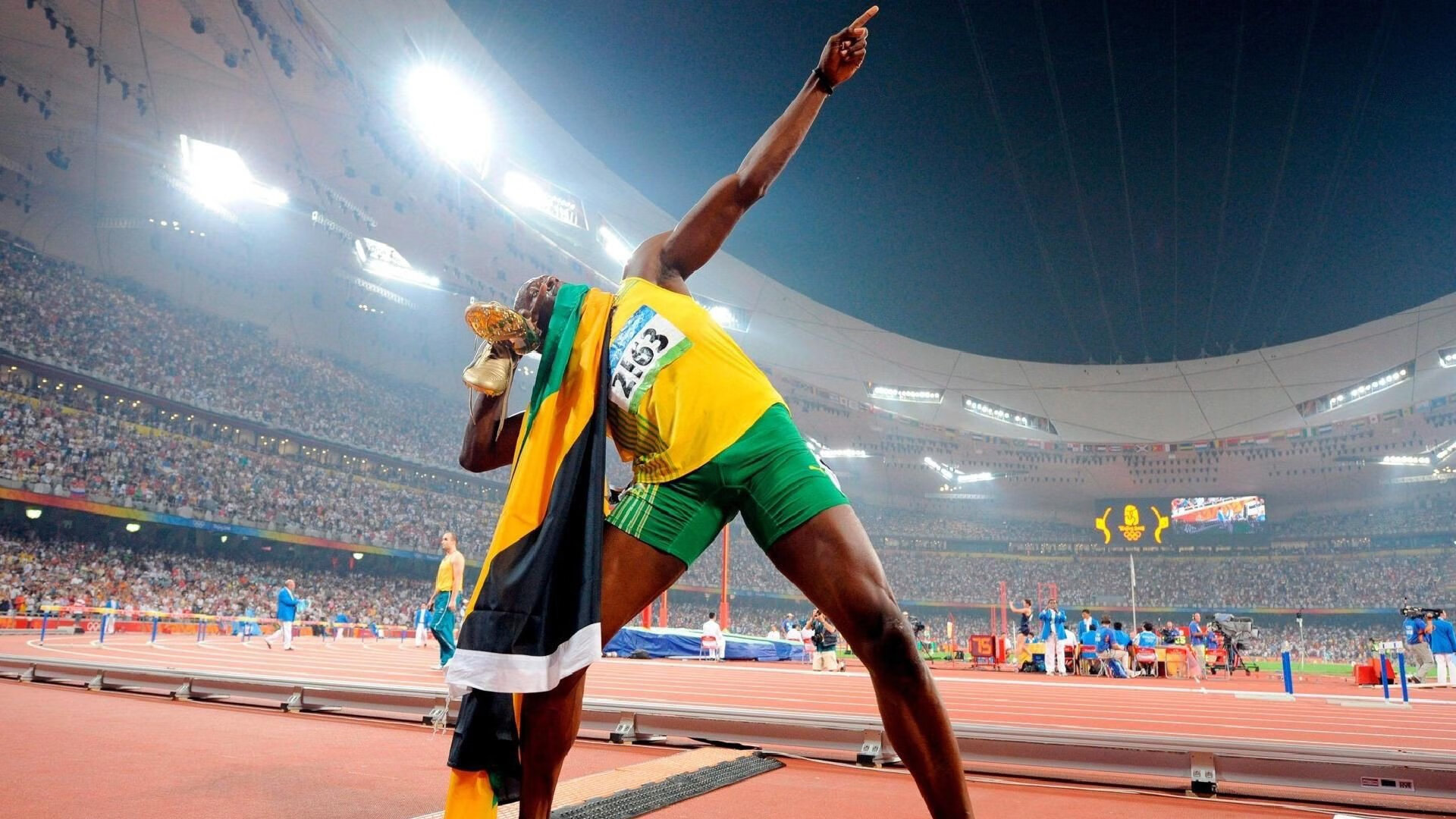 赛道与绿茵的交汇,F1街道赛之夜,拉什福德硬仗之王的启示